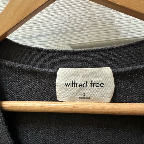 Aritzia Wilfred Free Porch Cardigan Gray V-Neck Button-Up Sweater s small - Picture 3 of 5